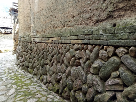 石基青砖土墙