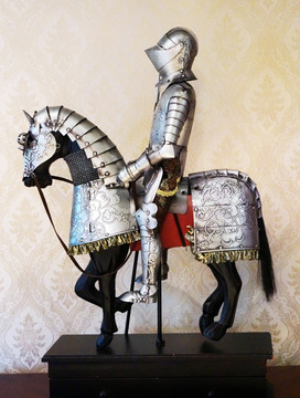 古代欧洲人马盔甲饰品