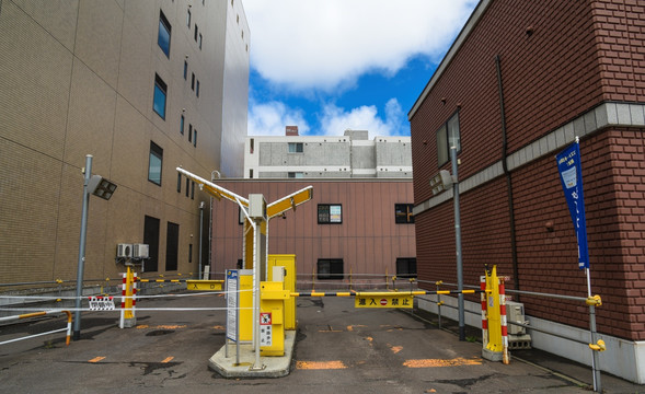 日本社区小型停车场