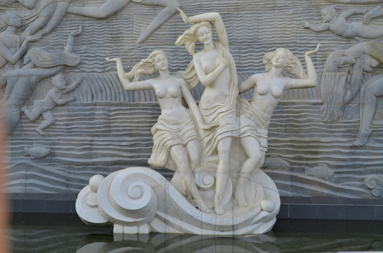 美女戏水雕像 浮雕墙