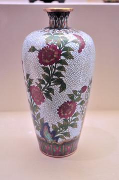民国时期掐丝珐琅花卉纹瓶
