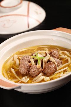 什菌肉丸煲