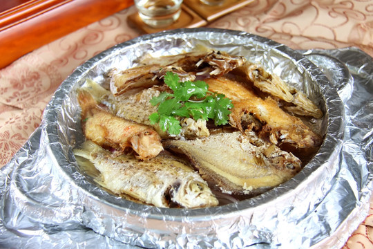 干香石锅杂鱼