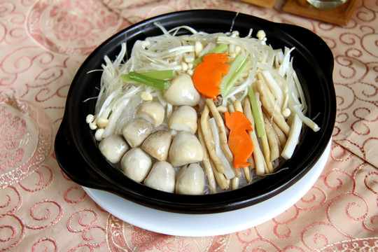 粉丝杂菌煲