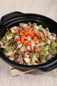 酸菜腊肉煲