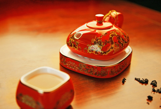 古典龙纹红瓷功夫茶具茶壶