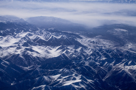 天山山脉积雪