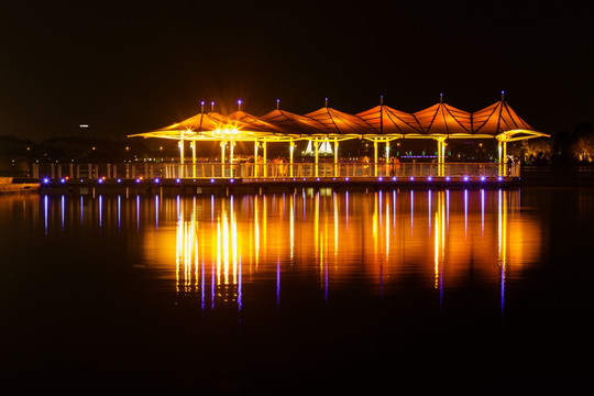 苏州工业园区金鸡湖月光码头夜景