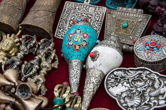 藏族银饰文物