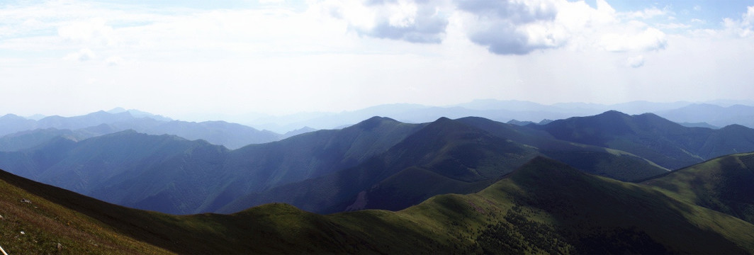 远山连绵