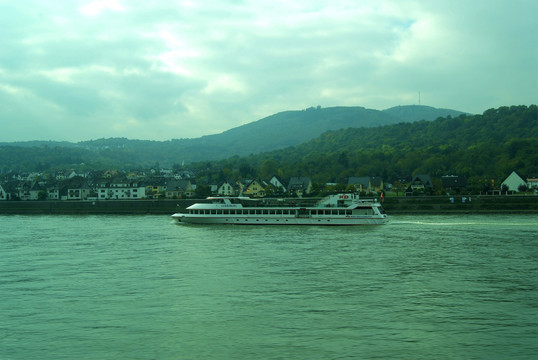 德国杜塞尔多夫美茵河畔渡轮