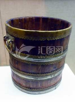 木包铜花纹奶桶