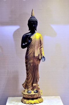 铜鎏金佛陀立像