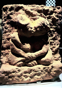 东汉时期石雕男女拥抱像