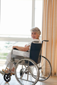 轮椅上的病人