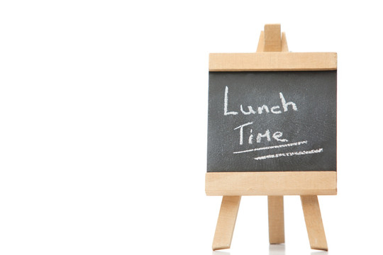 写着午餐时间的小黑板