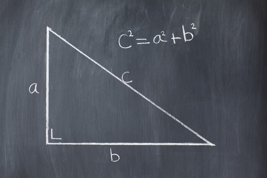 勾股公式和三角形在黑板上