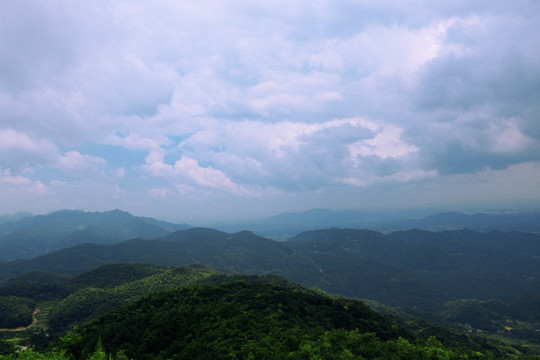 阴天 青山