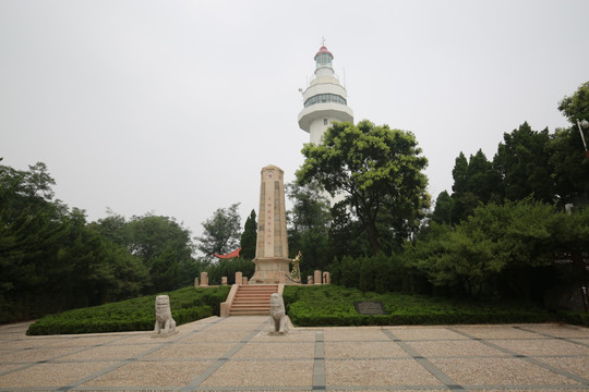 烟台山民族英雄纪念碑 灯塔
