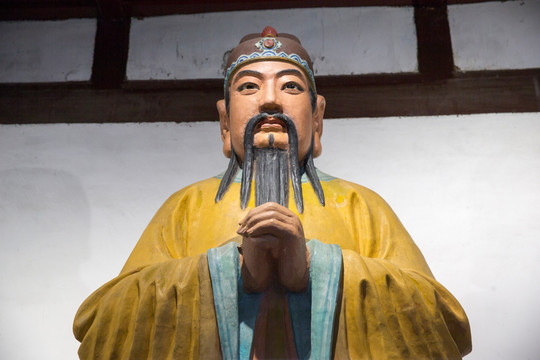 三义庙 刘备抱拳半身塑像
