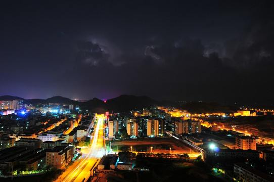 夕阳中的城市 天空彩云 高楼