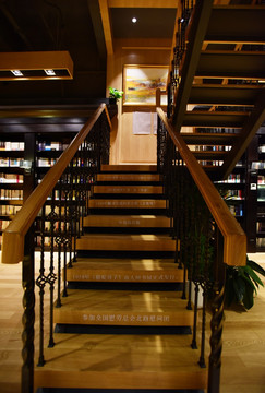 书店里的个性化楼梯