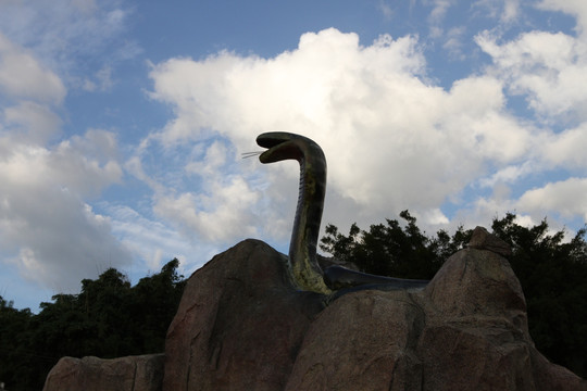 蛇文化雕塑