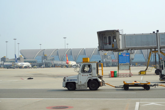 民航机场停机坪 登机桥