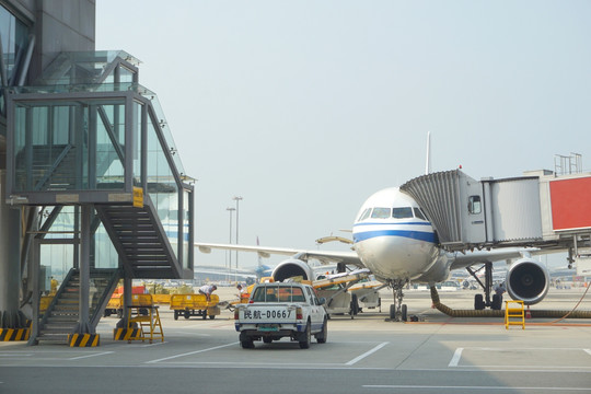 民航机场停机坪 登机桥