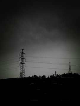 下雨前 乌云 线塔