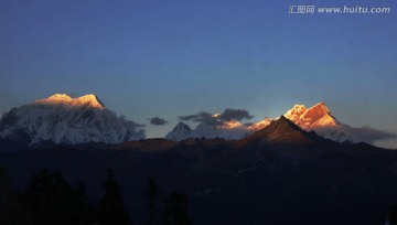 迦拉白垒峰夕照