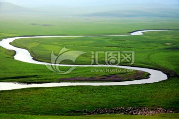 夏季草原河流