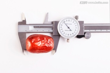 卡尺测量 红枣