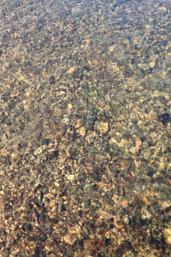 清澈湖水