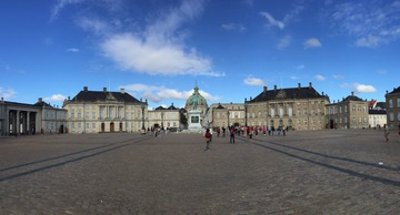 丹麦阿玛琳堡王宫广场 喷水池