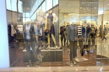 橱窗 服装 奢侈品店