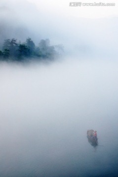 雾漫小东江