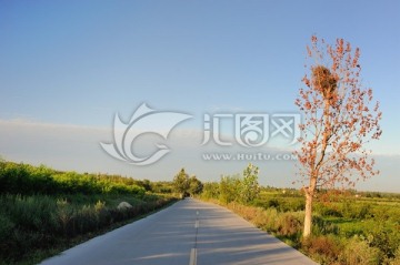 公路通向远方