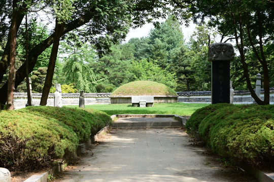 韩国首尔南怡将军墓