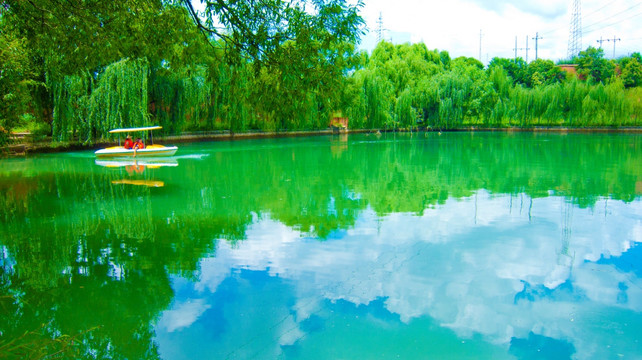 碧水蓝天