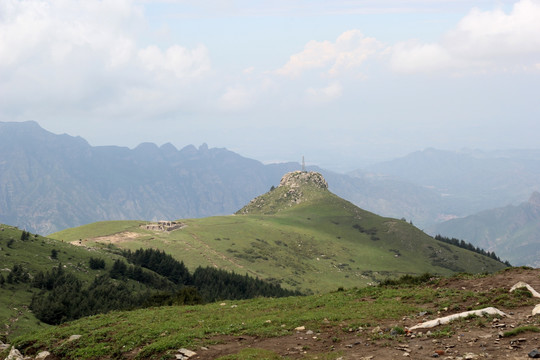 云海 草甸 绿地 山峦