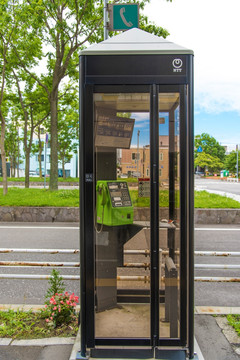 日本街头电话亭