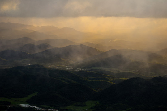 山峦 日落