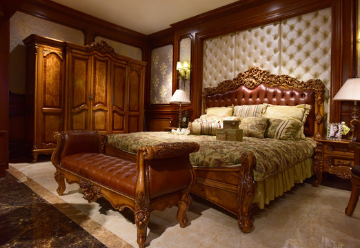 欧式古典风格的豪华卧室