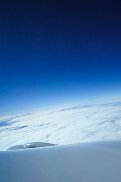 蓝天云海飞机引擎（航拍）