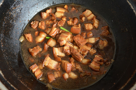 铁锅炖红烧肉