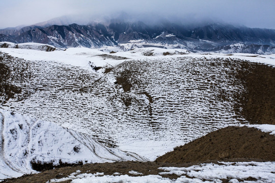 天山山脉积雪