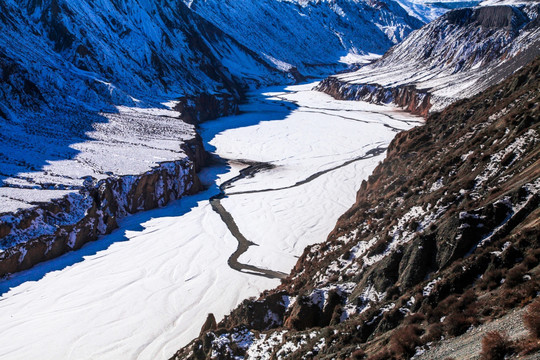 巴音沟峡谷雪景