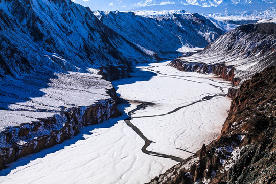 巴音沟峡谷雪景