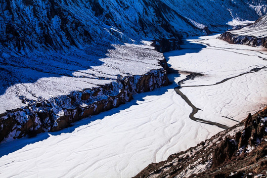 巴音沟峡谷雪景